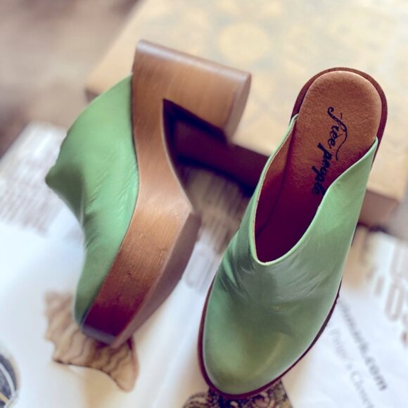 Suki Platform Clogs - Picture 8 of 11